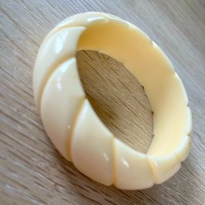 Cream chunky plastic bangle
